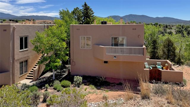 701 Viento Drive B, Santa Fe, NM 87501