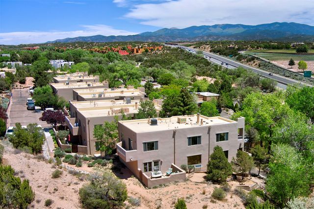 701 Viento Drive B, Santa Fe, NM 87501