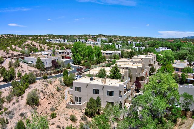 701 Viento Drive B, Santa Fe, NM 87501