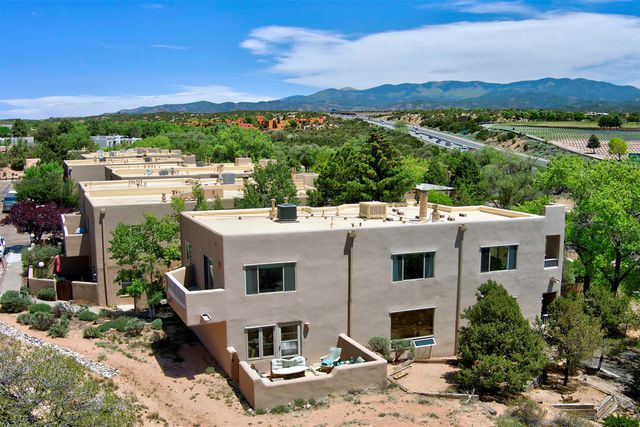 701 Viento Drive B, Santa Fe, NM 87501