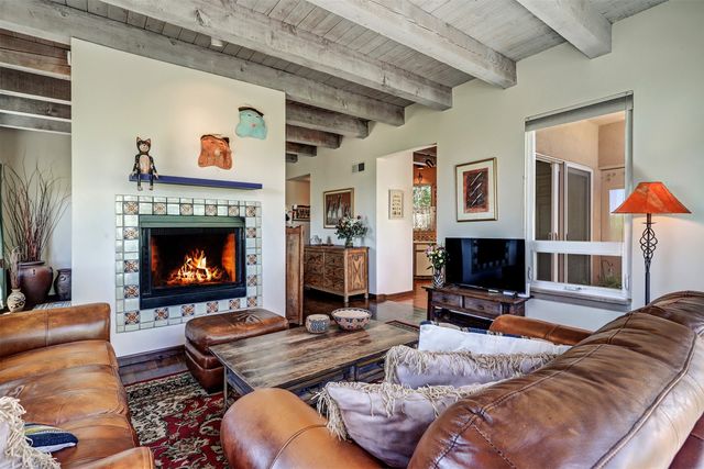 701 Viento Drive B, Santa Fe, NM 87501