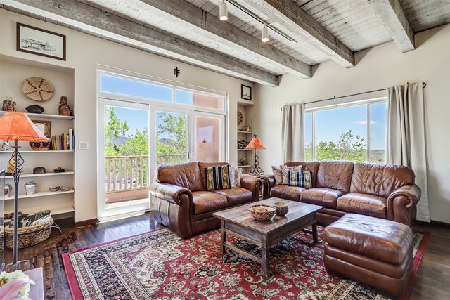 701 Viento Drive B, Santa Fe, NM 87501