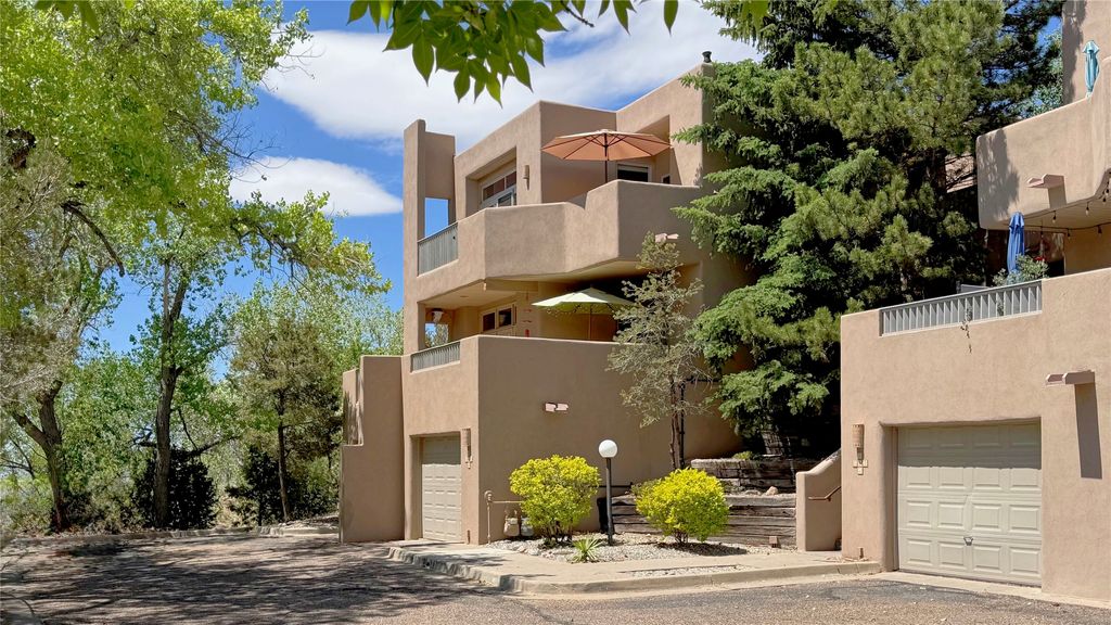 701 Viento Drive B, Santa Fe, NM 87501