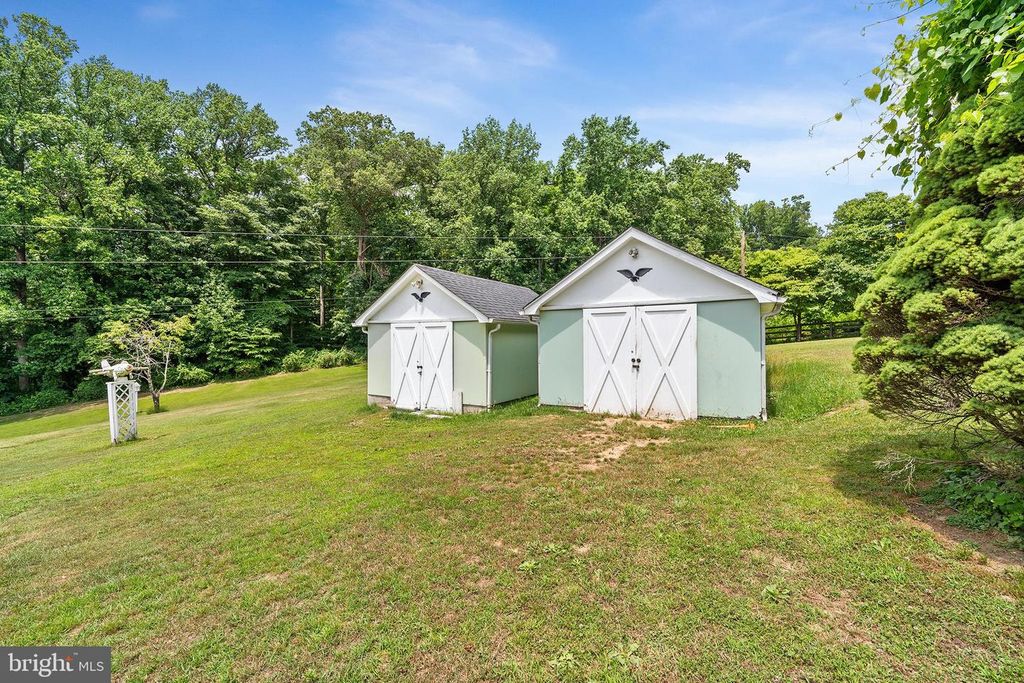 Image 5 of property listing at 168 BLACKSNAKE RD, Elkton, MD 21921