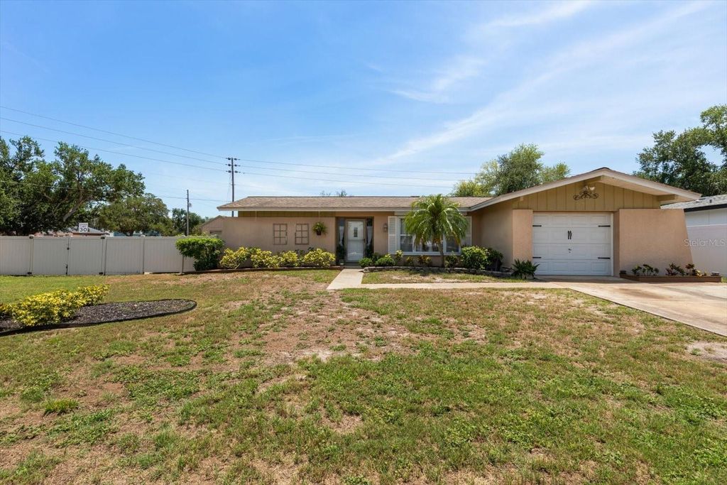 13720 94TH AVENUE, Seminole, FL 33776