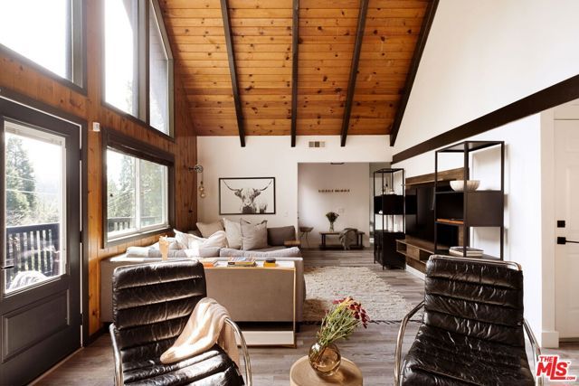 320 Pioneer Road, Lake Arrowhead, CA 92352