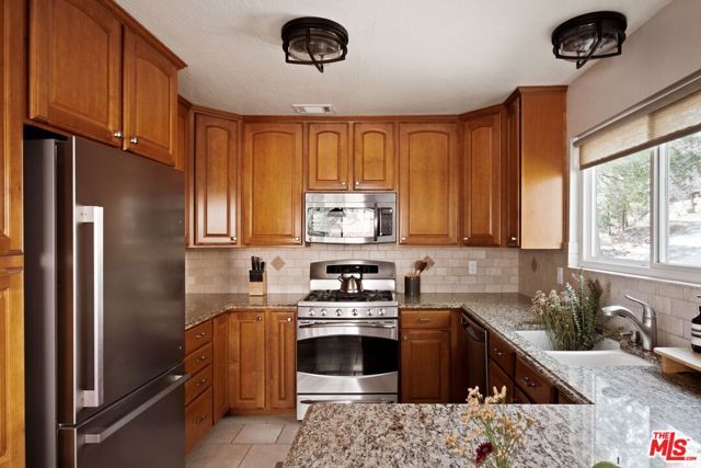 320 Pioneer Road, Lake Arrowhead, CA 92352