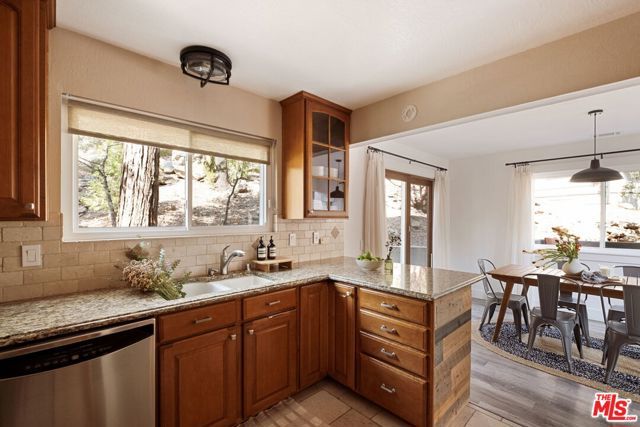 320 Pioneer Road, Lake Arrowhead, CA 92352