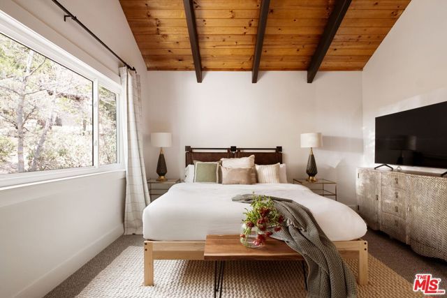 320 Pioneer Road, Lake Arrowhead, CA 92352