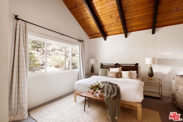 320 Pioneer Road, Lake Arrowhead, CA 92352