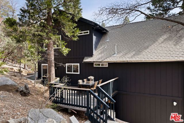 320 Pioneer Road, Lake Arrowhead, CA 92352