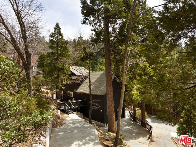 320 Pioneer Road, Lake Arrowhead, CA 92352