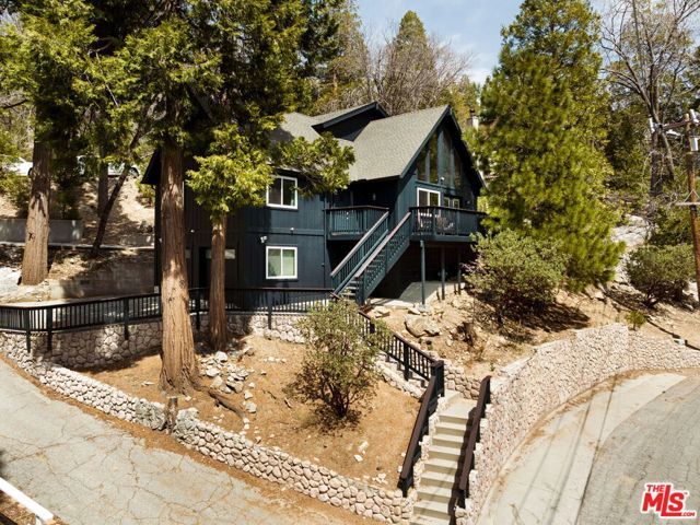 320 Pioneer Road, Lake Arrowhead, CA 92352