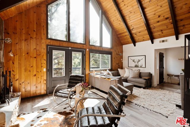 320 Pioneer Road, Lake Arrowhead, CA 92352