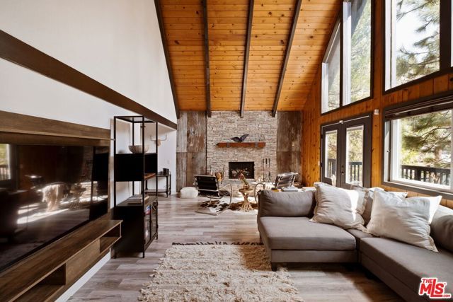 320 Pioneer Road, Lake Arrowhead, CA 92352