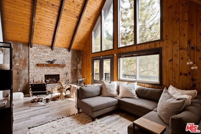 320 Pioneer Road, Lake Arrowhead, CA 92352