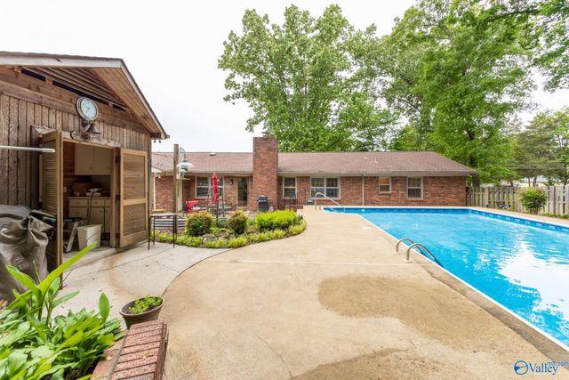 8130 Hillside Lane, Huntsville, AL 35802