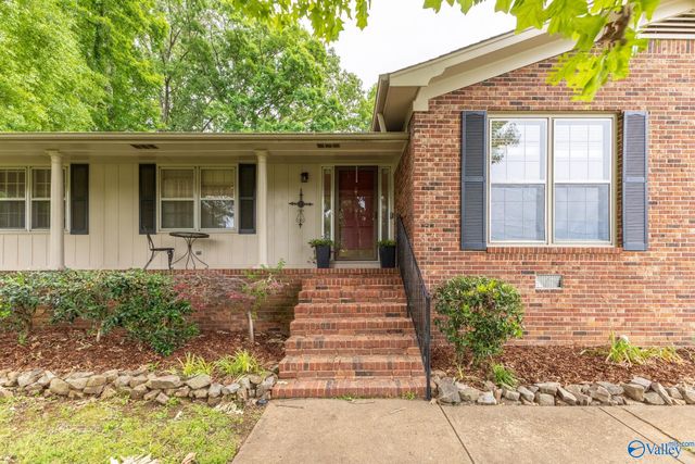 8130 Hillside Lane, Huntsville, AL 35802