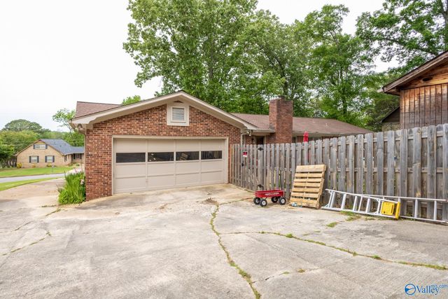 8130 Hillside Lane, Huntsville, AL 35802