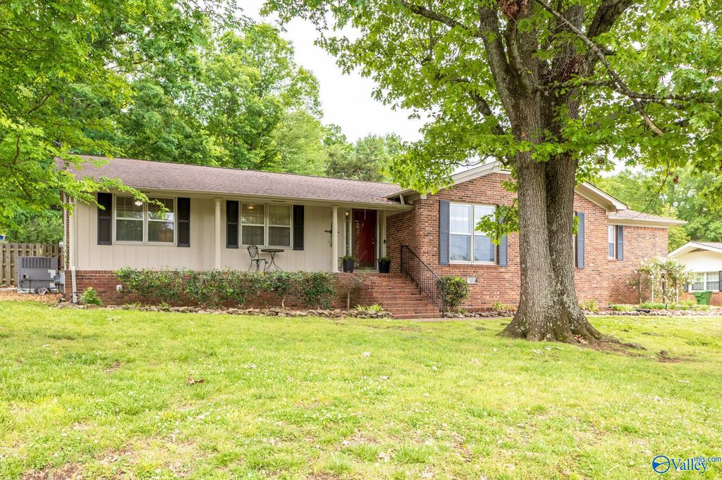 8130 Hillside Lane, Huntsville, AL 35802