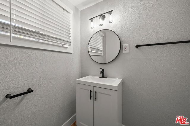 5724 La Mirada Avenue A, Los Angeles, CA 90038