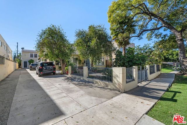 5724 La Mirada Avenue A, Los Angeles, CA 90038