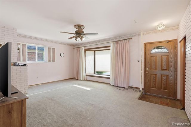 26840 Merideth Dr, Warren, MI 48091