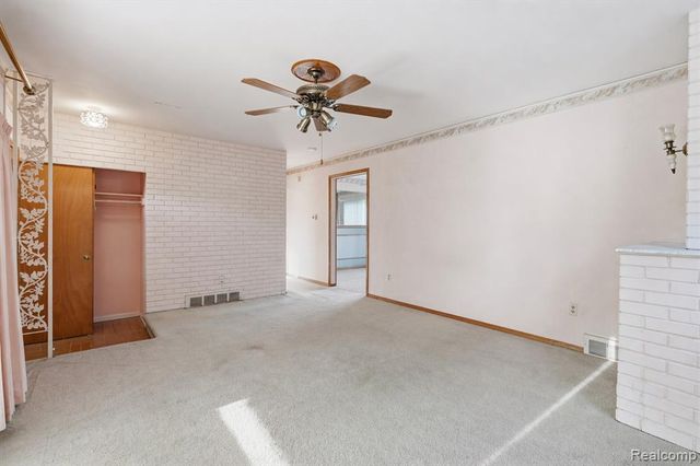 26840 Merideth Dr, Warren, MI 48091
