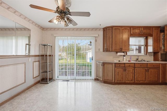 26840 Merideth Dr, Warren, MI 48091