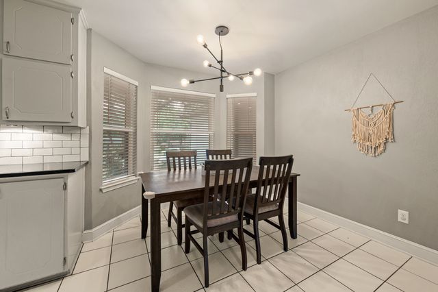 2927 Tangle Oaks Court, Bedford, TX 76021