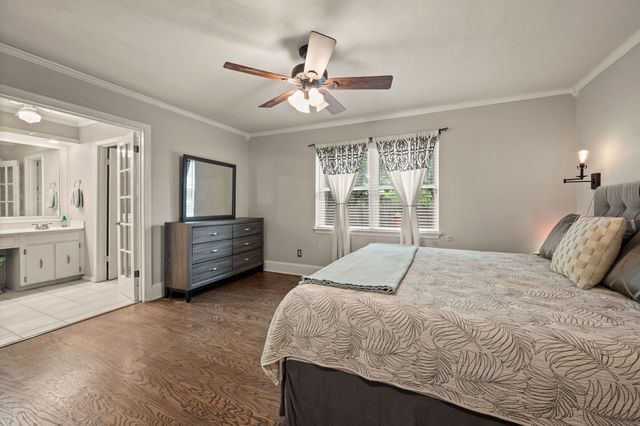 2927 Tangle Oaks Court, Bedford, TX 76021