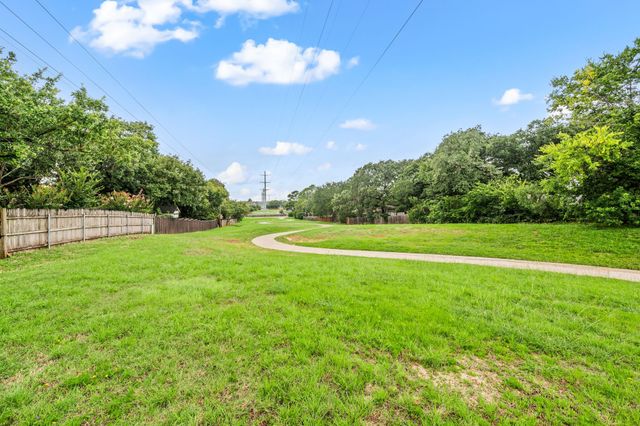 2927 Tangle Oaks Court, Bedford, TX 76021