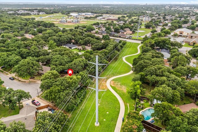 2927 Tangle Oaks Court, Bedford, TX 76021