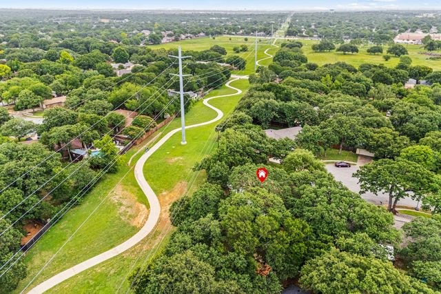 2927 Tangle Oaks Court, Bedford, TX 76021