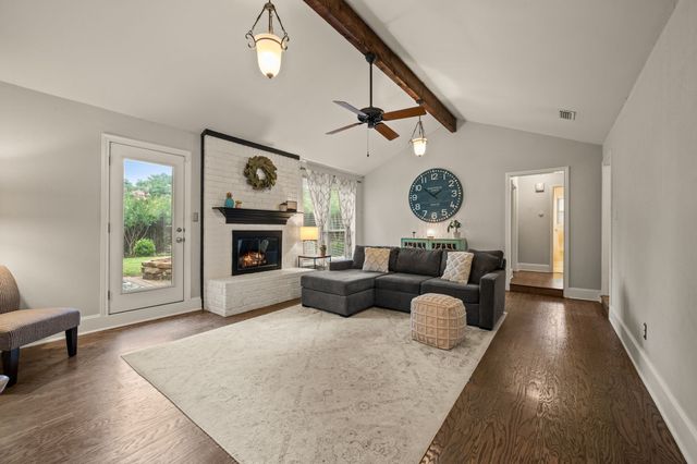 2927 Tangle Oaks Court, Bedford, TX 76021
