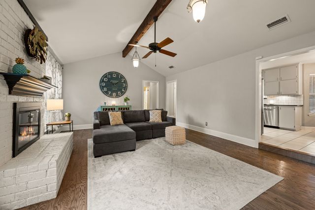 2927 Tangle Oaks Court, Bedford, TX 76021