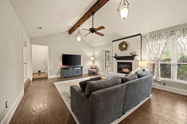 2927 Tangle Oaks Court, Bedford, TX 76021