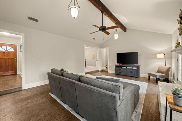 2927 Tangle Oaks Court, Bedford, TX 76021