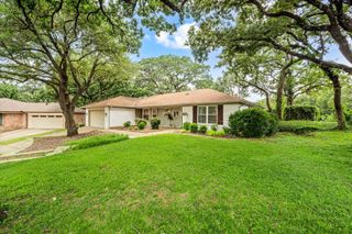 2927 Tangle Oaks Court, Bedford, TX 76021