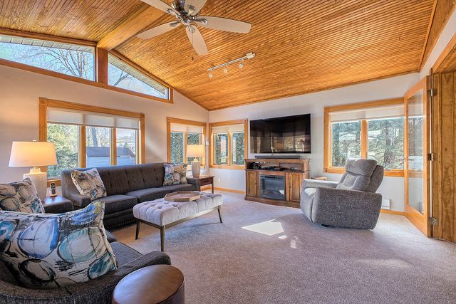 141 Saunders Station, Penn Twp, PA 15085