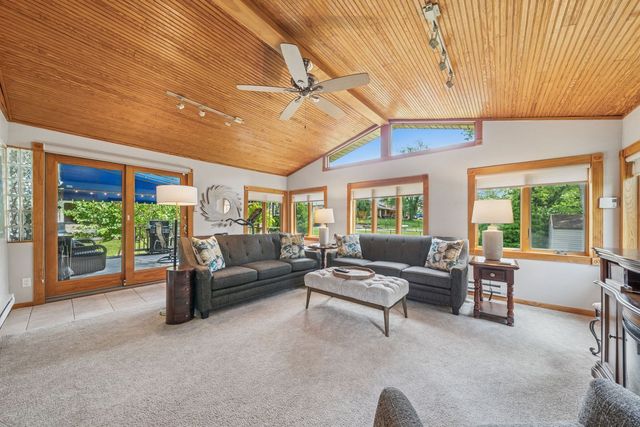 141 Saunders Station, Penn Twp, PA 15085