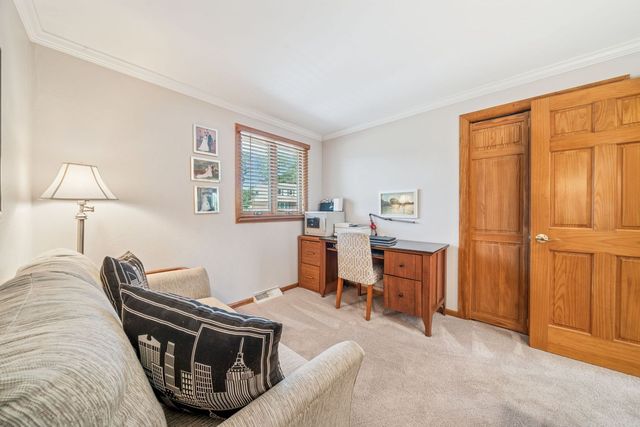 141 Saunders Station, Penn Twp, PA 15085