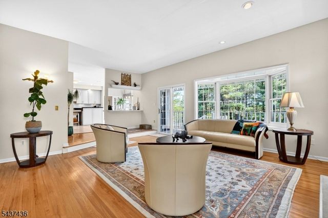 905 Kip Ln, Branchburg Twp., NJ 08853