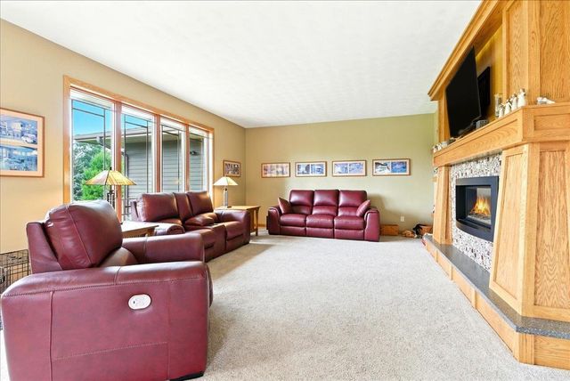 4320 Harvest Lane, Cedar Falls, IA 50613