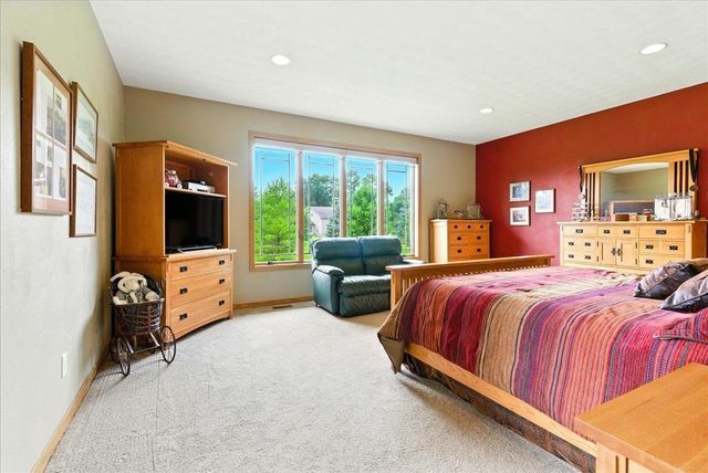 4320 Harvest Lane, Cedar Falls, IA 50613