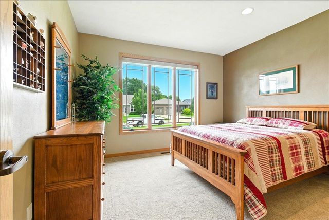 4320 Harvest Lane, Cedar Falls, IA 50613