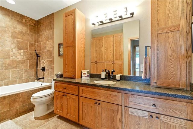 4320 Harvest Lane, Cedar Falls, IA 50613