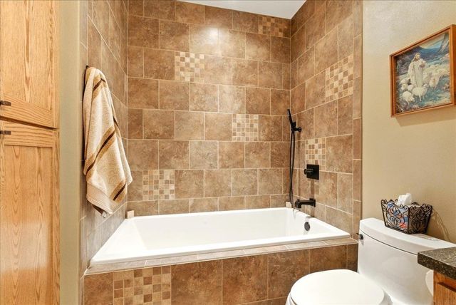 4320 Harvest Lane, Cedar Falls, IA 50613