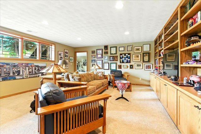 4320 Harvest Lane, Cedar Falls, IA 50613