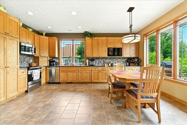 4320 Harvest Lane, Cedar Falls, IA 50613